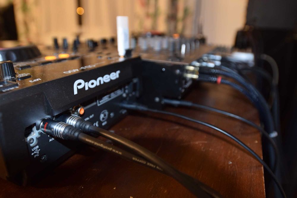 doua CDJ400 un DJM600 plus Flightcase
