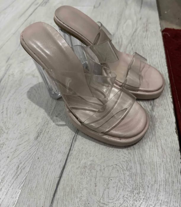 Продам босоножки летние