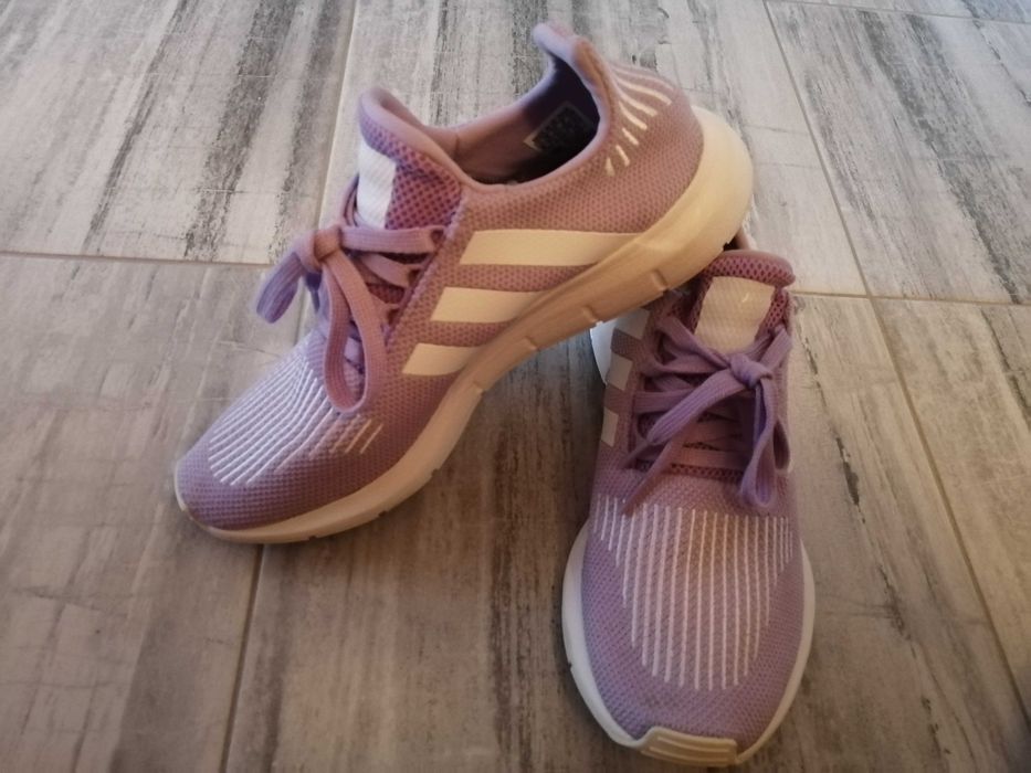 Дамски маратонки адидас swift run