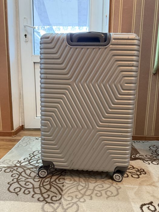 Чемодан с большой вместимостью