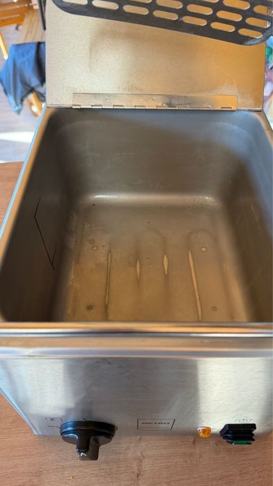 Aparat de fiert cremwursti