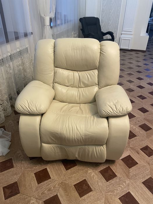 Срочно продается  мягкий уголок кожаный