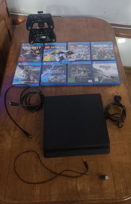 Vând PS4 slim 512 gb