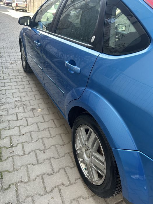Ford Focus 2 Ghia hatchback 1.6 benzina TI-VCT 115 CP
