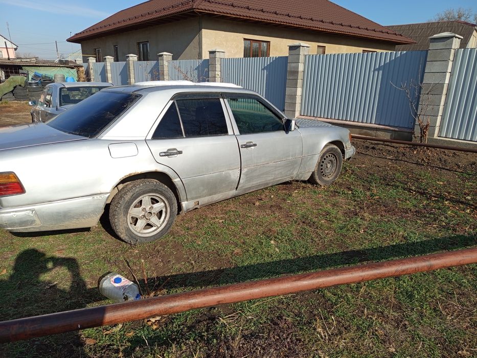 Мерседес 124 на ходу