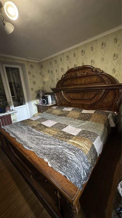 Продам спальний гарнитур.