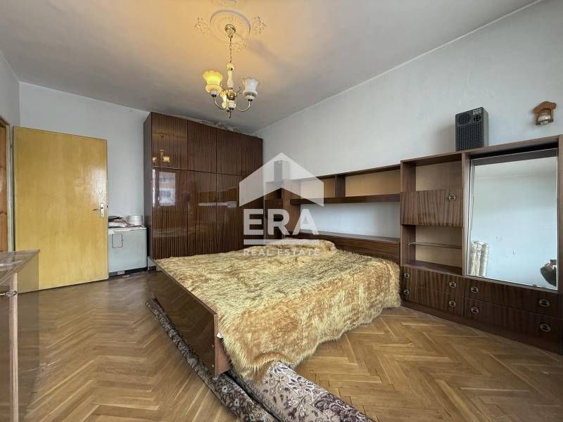 Южен двустаен апартамент с отделна кухня в ж.к. Сердика