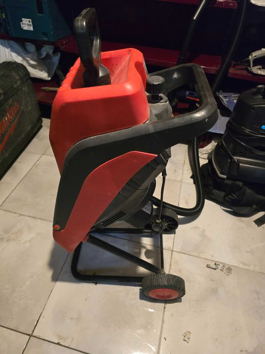 Електрическа дробилка за клони HECHT 624, 2400 W, 38 мм