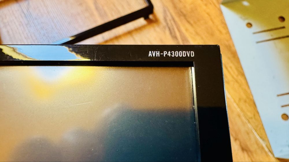 Pioneer AVH-P4300DVD  7”