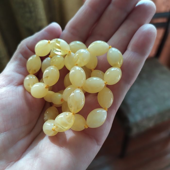 Бусы оливки лимонного цвета