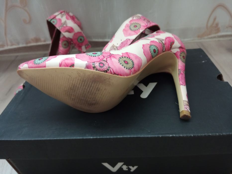 Pantofi cu toc Botinelli