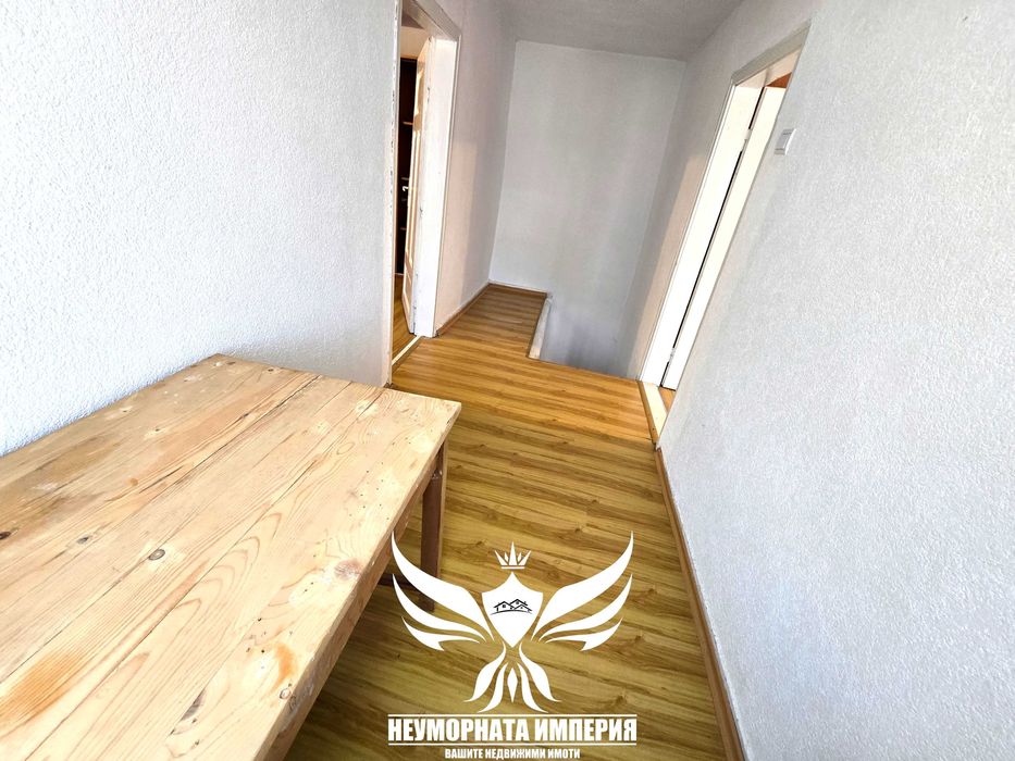 Продавам триетажна къща 162РЗП с 122кв.м. двор в с.Забърдо обл.Смолян