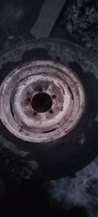 Продам колесо на Волгу или УАЗ