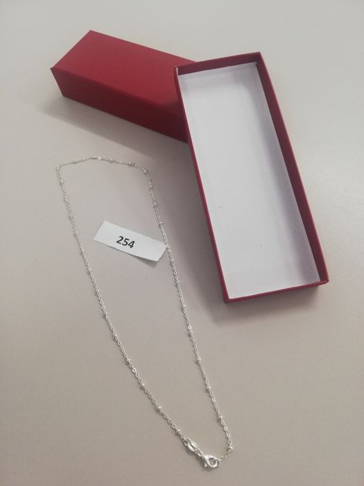 Сребърни нови синджири