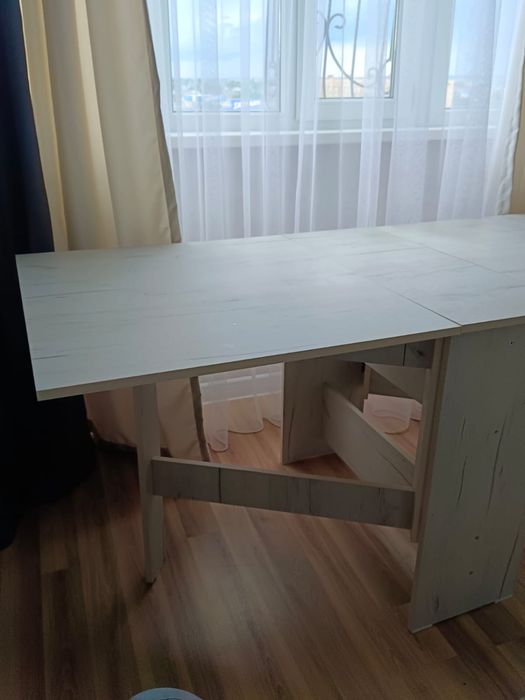Продам стол книжка