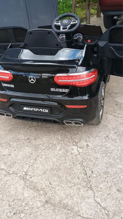 електрически автомобил Mercedes Benz GLC63S