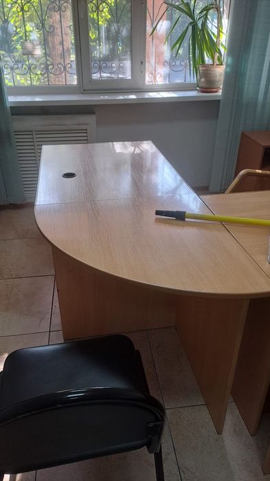 Продам стол офисный