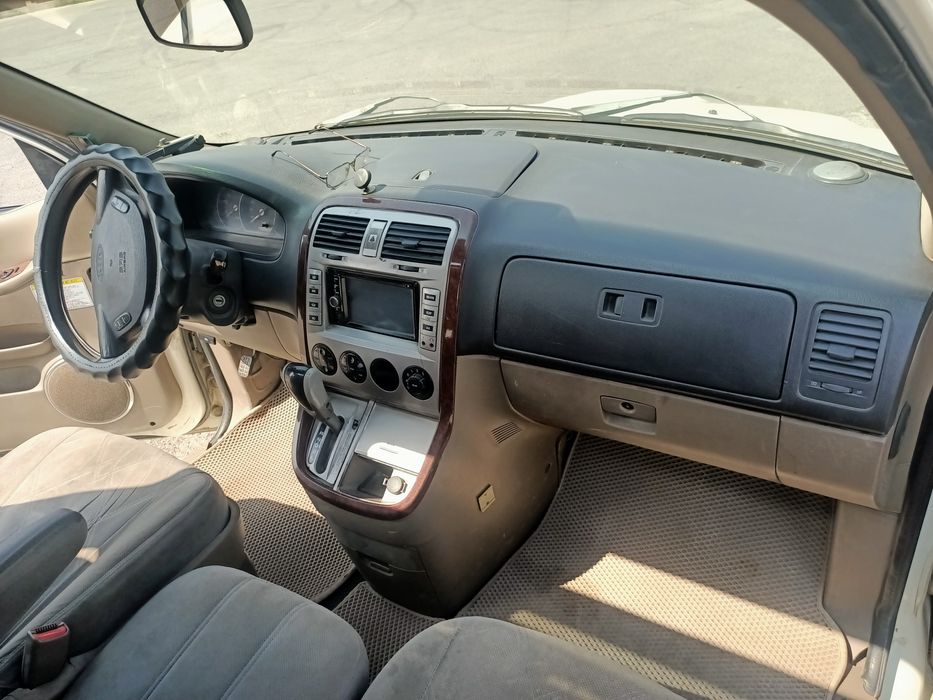 Продам Kia Carnival.
