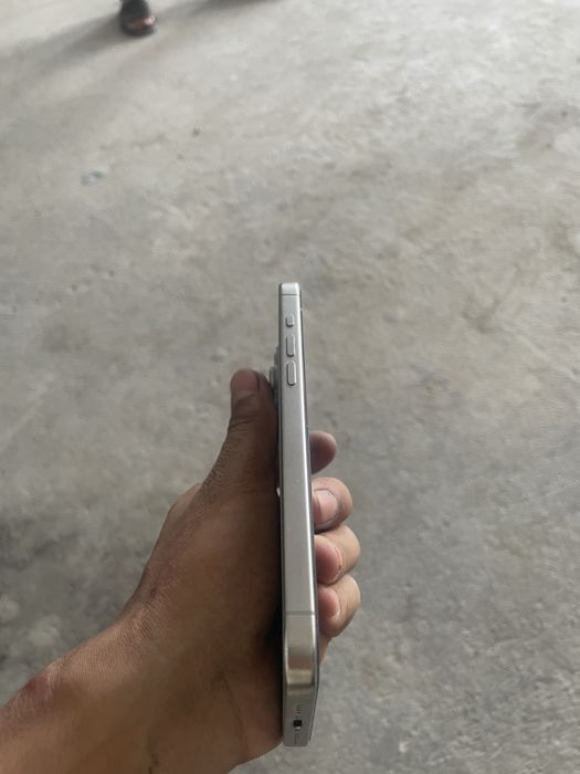 IPHONE 15 PRO MAX 512 gb soatiladi karobka dakument bor