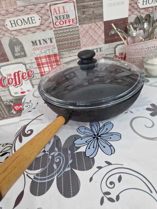 продам скавародка ,чугунный в отличным новом состоянии