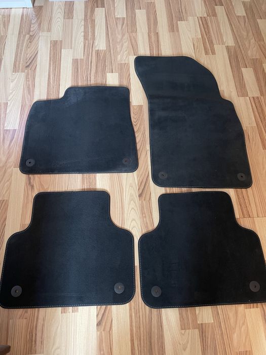 Оригинальные ворсовые полики Audi Q8