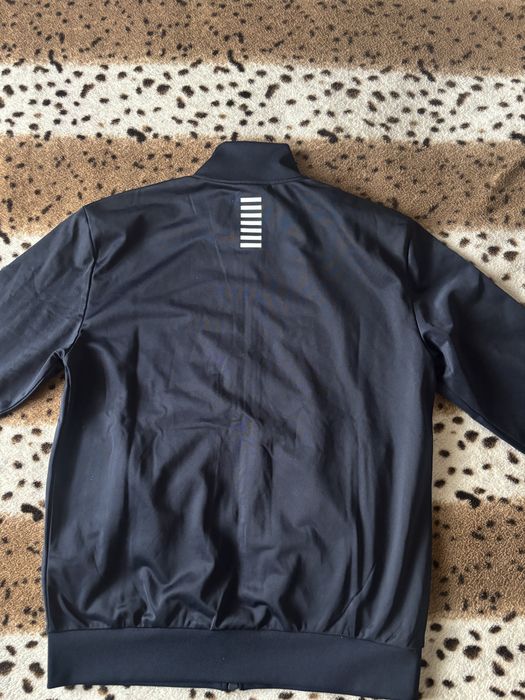 Продам оригинальную спортивку EA7