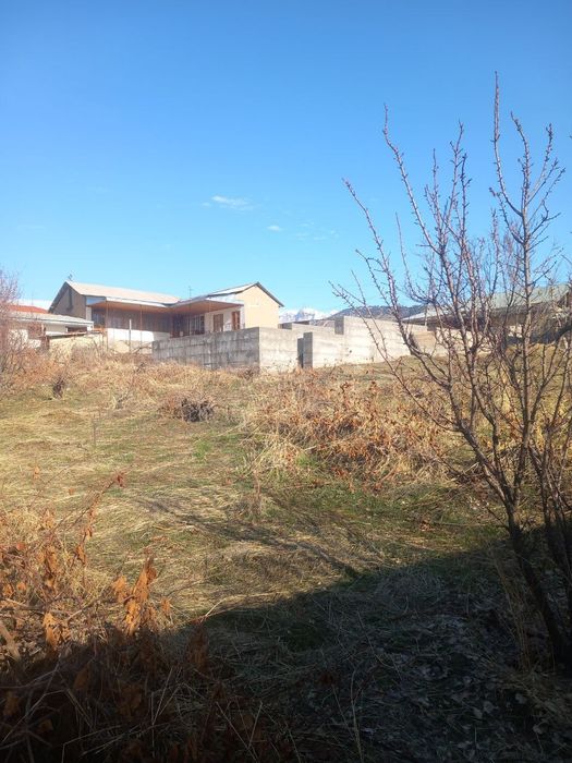 Земелний участка прадаётся 13,5 сот паркент,невич.Yer uchastka sotilad