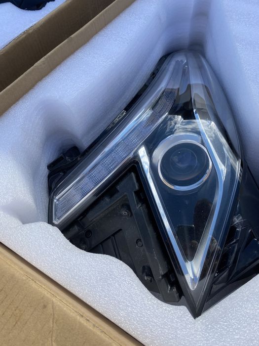 Фарове Cadillac XT5