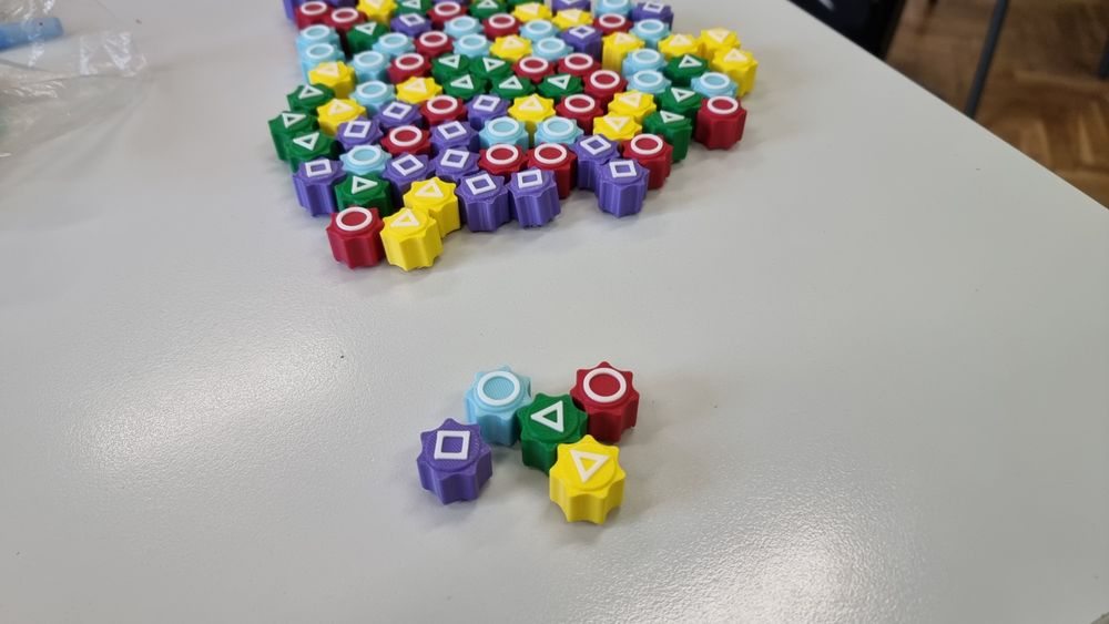 Squid game Гонги игра с топчета зарчета, дакджи, ddakji скуид гейм