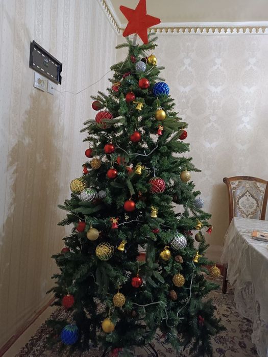 Новогодняя ёлка с игрушками
