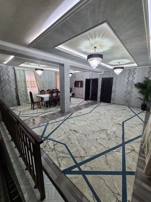 Oq tosh dacha [quyoshga yaqinda joylashgan)