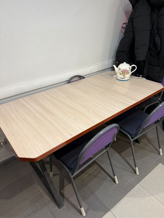 Стол и стулья срочно