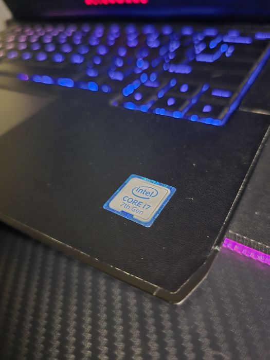 Геймърски лаптоп Alienware 13 R3