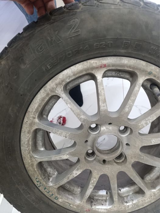 Продам диски с шинами 185/70р14