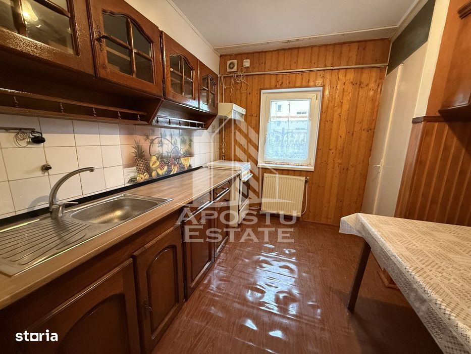Apartament cu 3 camere, etajul 1, centrala proprie, zona Cotu Mic — fotografia 3