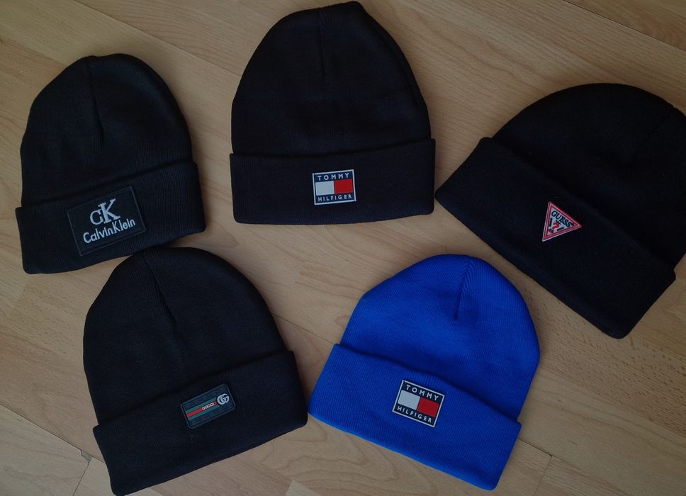 Fesuri unisex sezonul rece, logo brodat, super pret