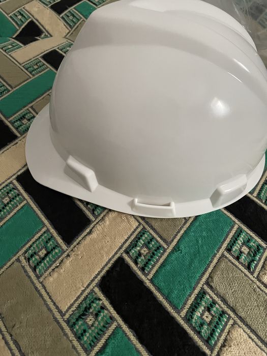 Каски,перчатки новые и б/у