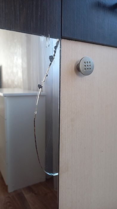 Продам срочно шкаф