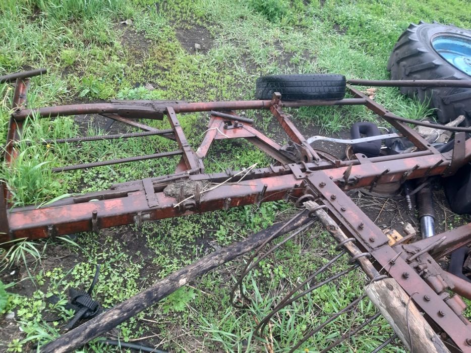 Продам трактор полныи привод прицеп