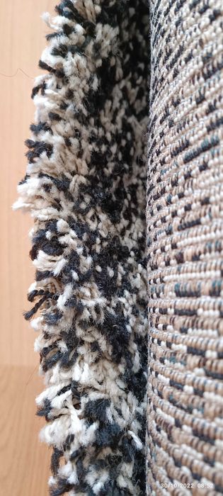 Продавам килим за хол 195/280 см.