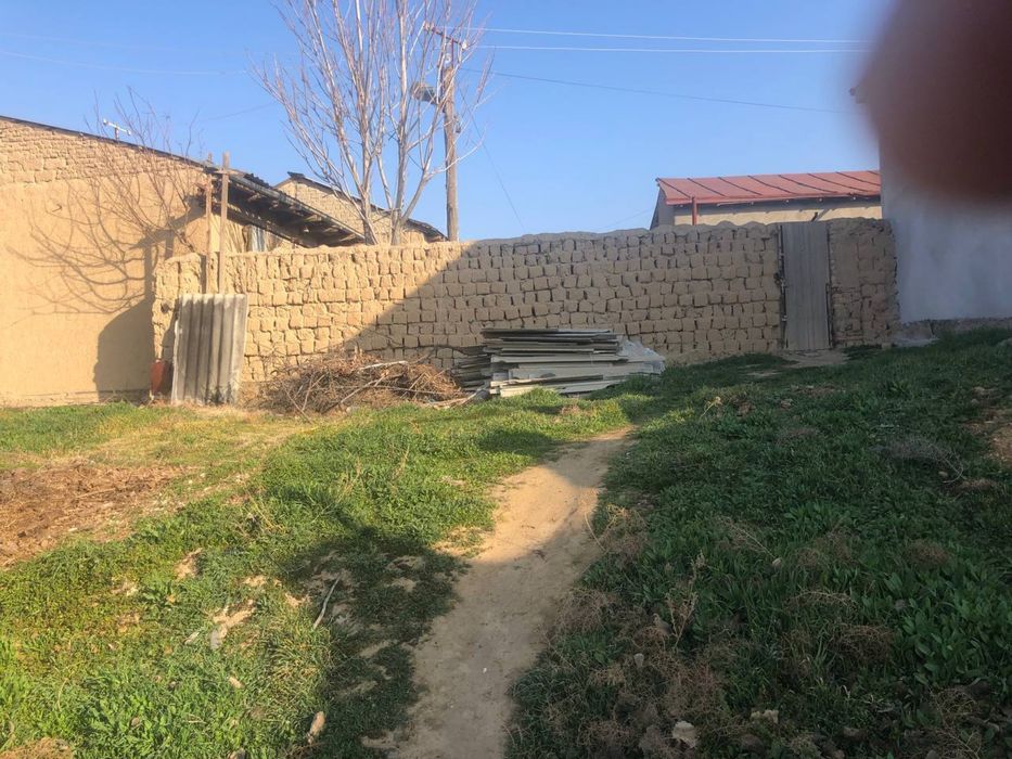 Yer sotiladi 10 sutiq suv gaz sivet bor manzil yangi obot