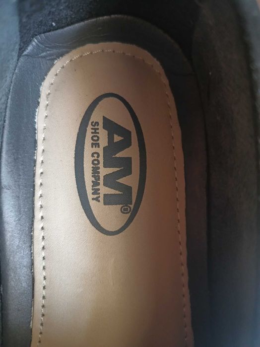 Pantofi bărbați din piele intoarsa eleganți.