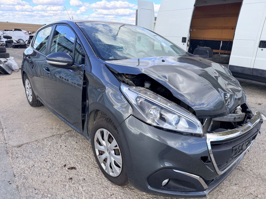 Peugeot 208 1.2 PureTech, двигател HMZ, HM01, 82 кс., 5 ск., 114000 км., 2017г., евро 6D, Пежо 208 1.2 PureTech, engine HMZ, 82 hp, 5 sp., 114000 km.