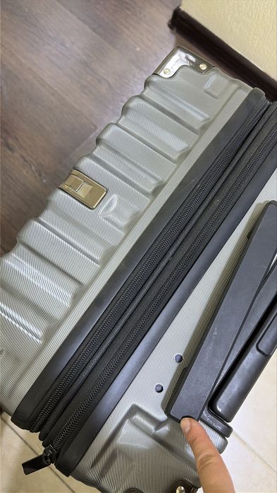 Продам чемодан за символическую цену