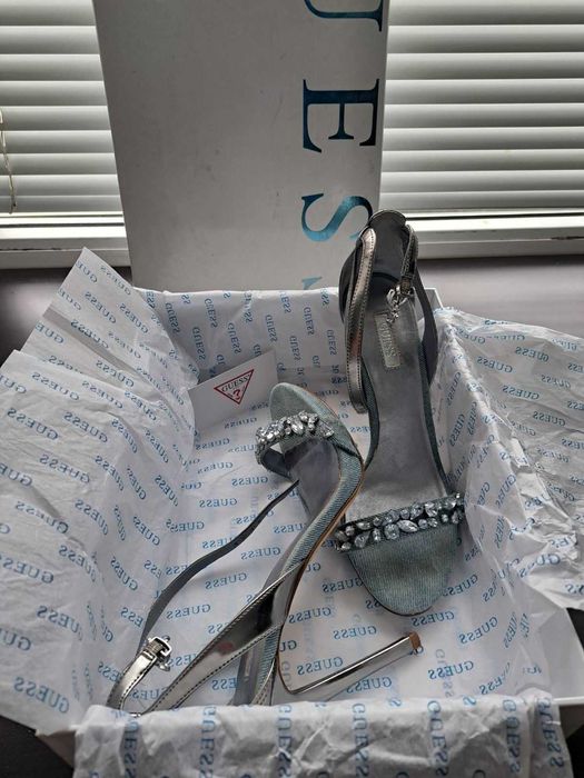 GUESS сандали р.38