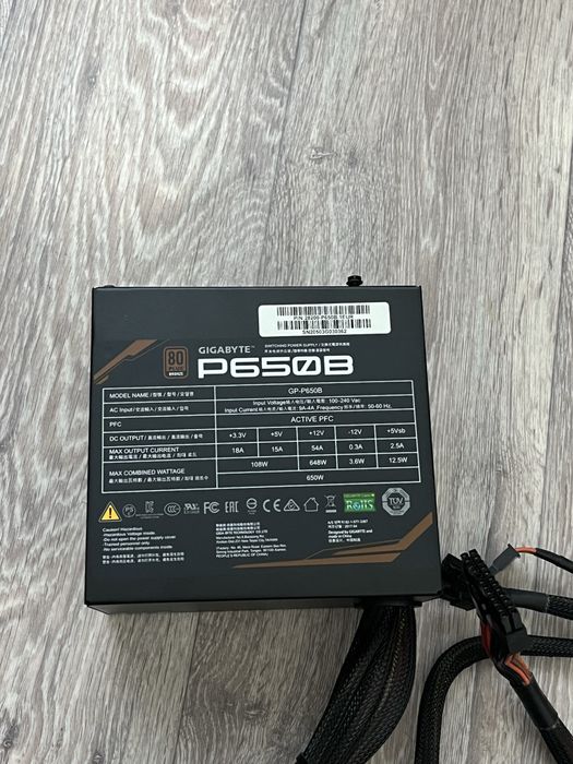 Блок питания Gigabyte P650B