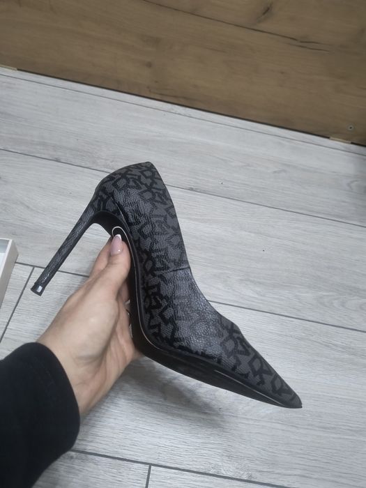 Pantofi stiletto noi