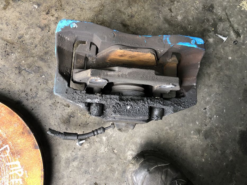 Предни спирачки бмв 5.0д 381 ( predni spirachki bmw 5.0d 381 )