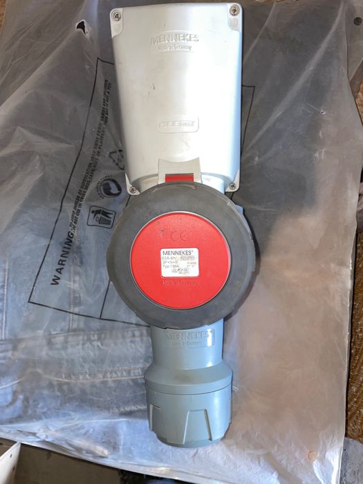 Вилка и розетка трехфазная Mennekes (Germany)