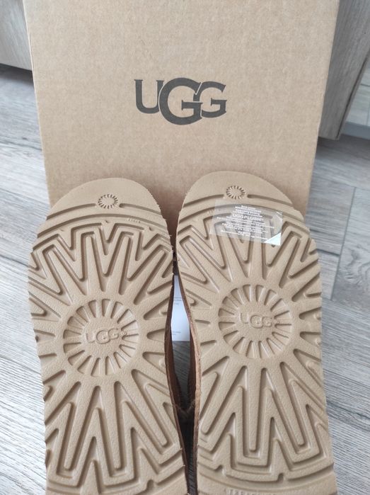 Vând Ugg marimea 37
